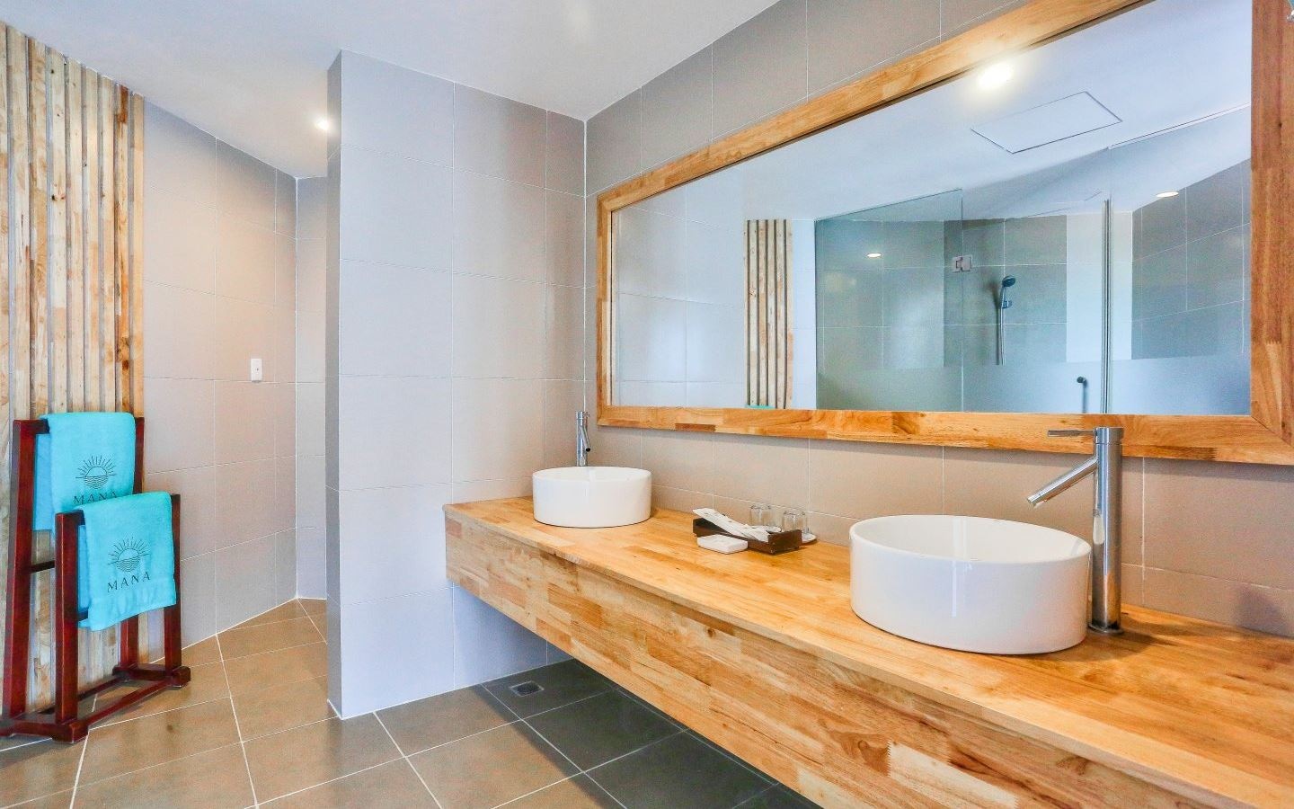 rooms-deluxe-balcony-ocean-view