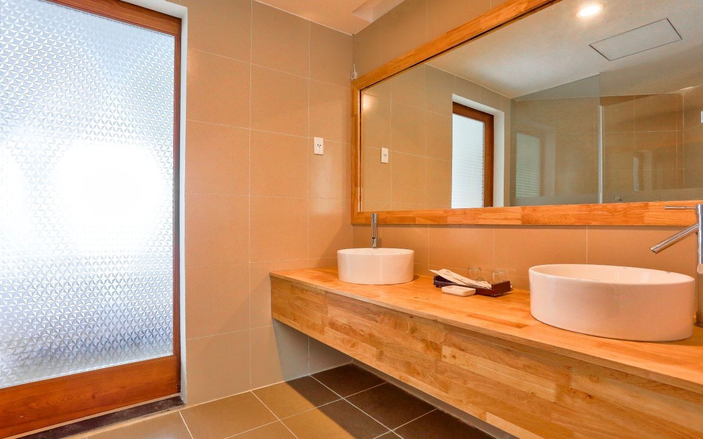 rooms-studio-penthouse-balcony-ocean-view