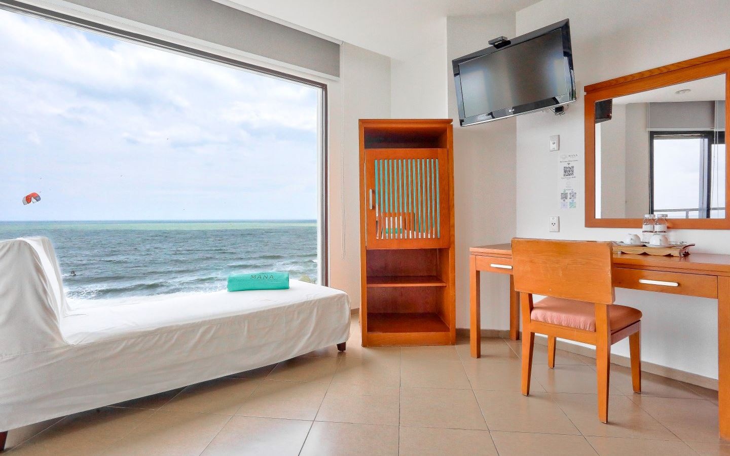 rooms-beachfront-suite-with-balcony
