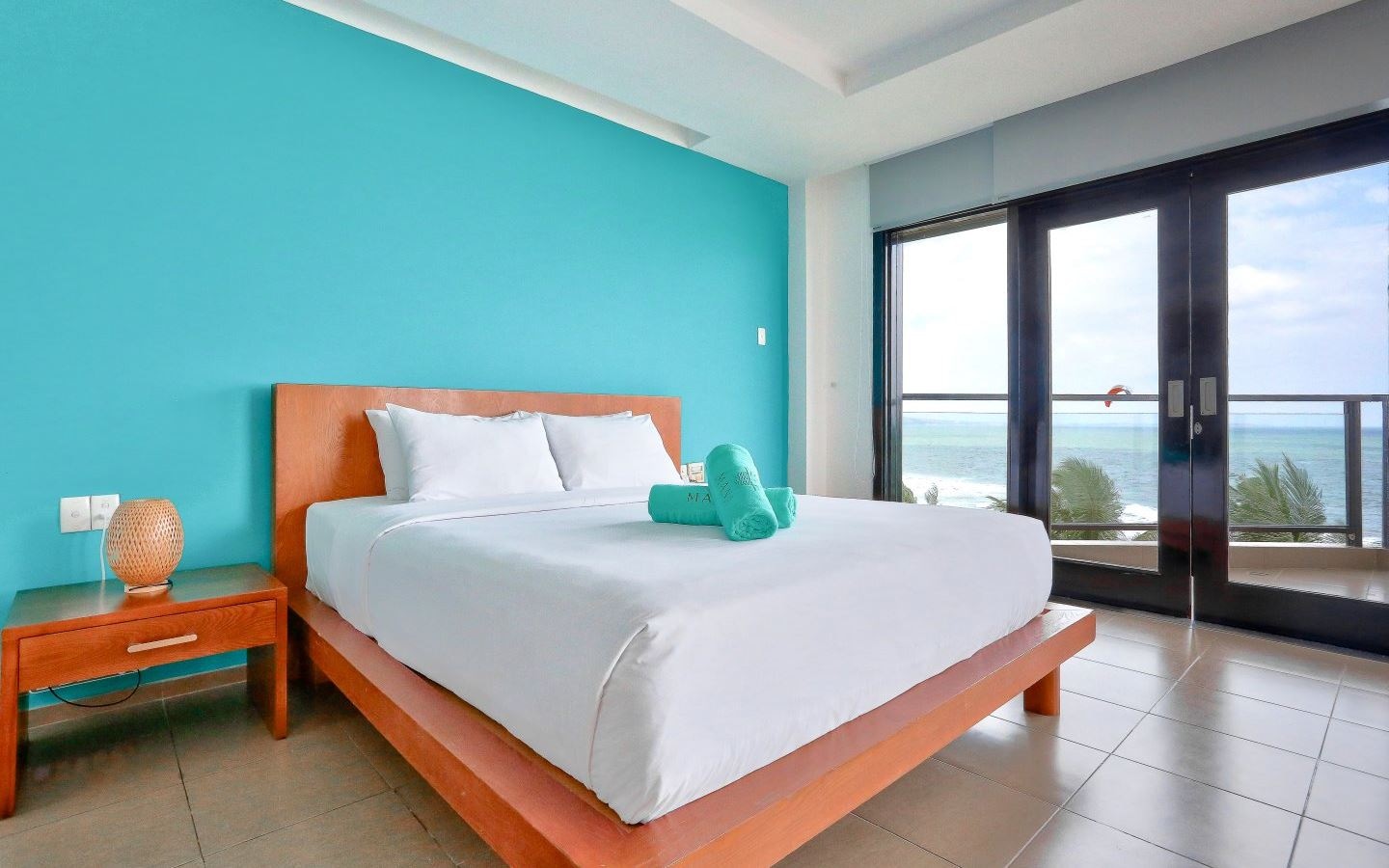 rooms-beachfront-suite-with-balcony-child-without-extra-bed