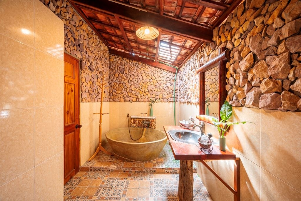 rooms-deluxe-bungalow-riverlake-view-with-balcony