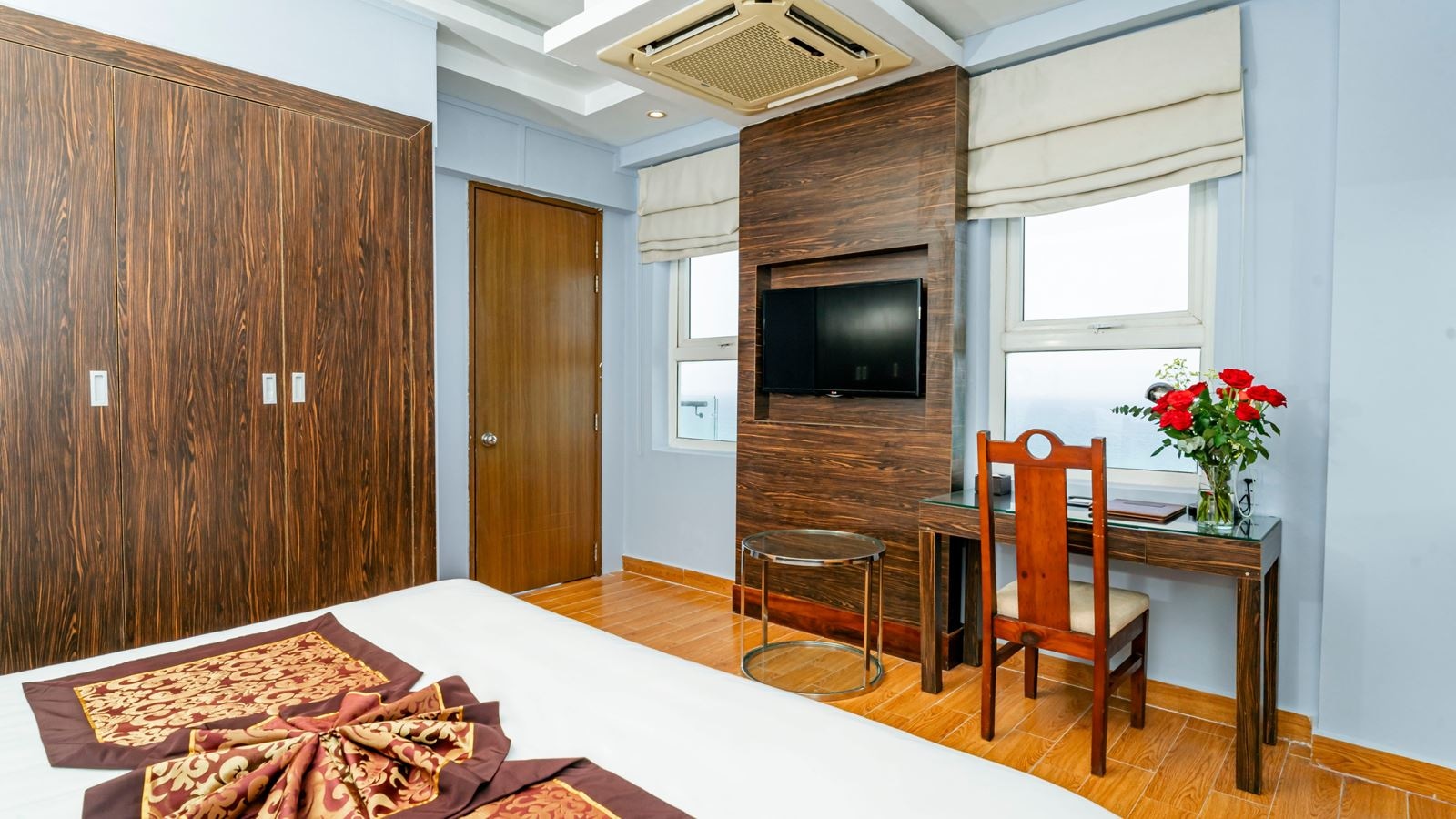 rooms-family-sea-view-with-balcony