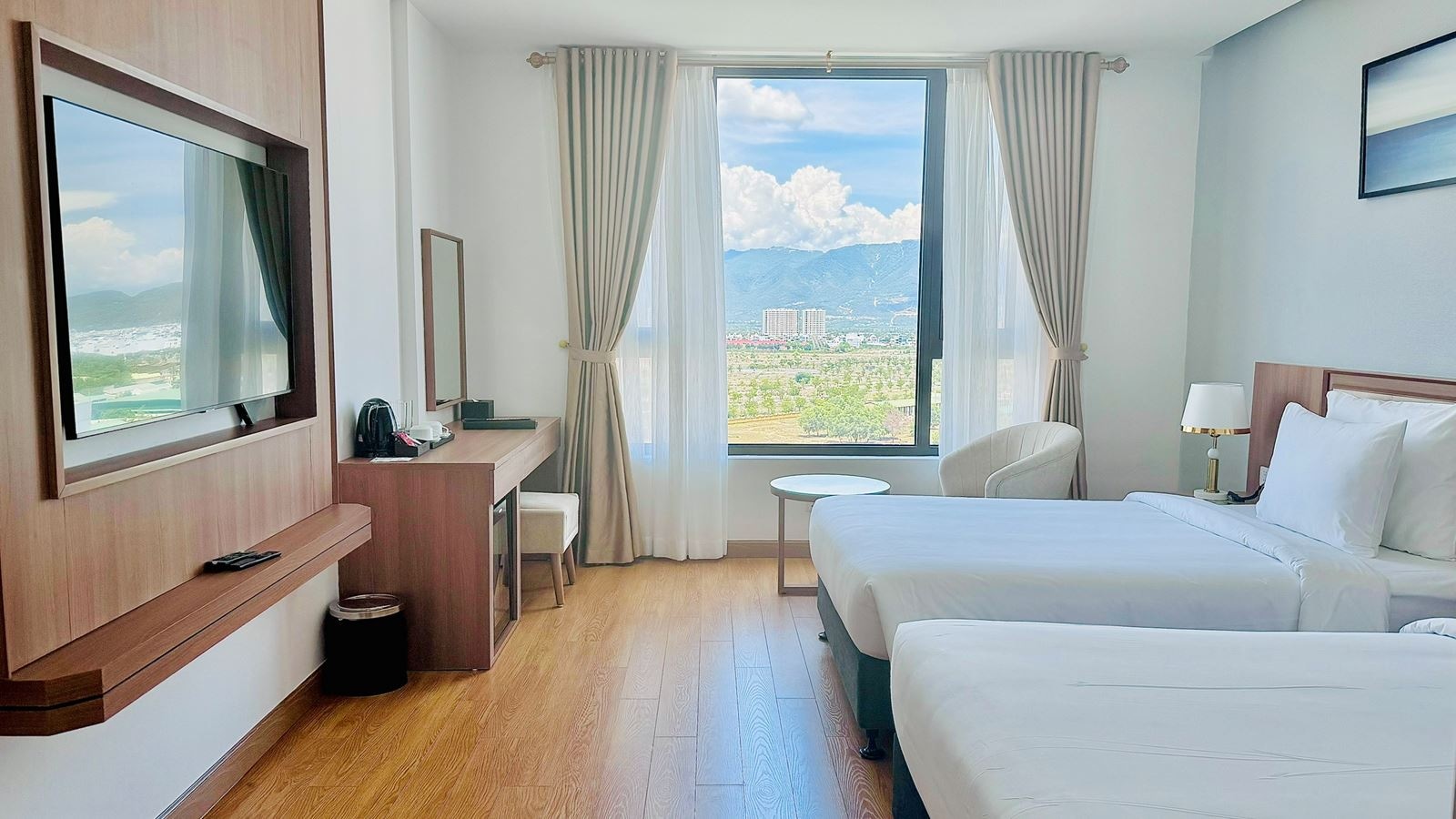 rooms-deluxe-city-view