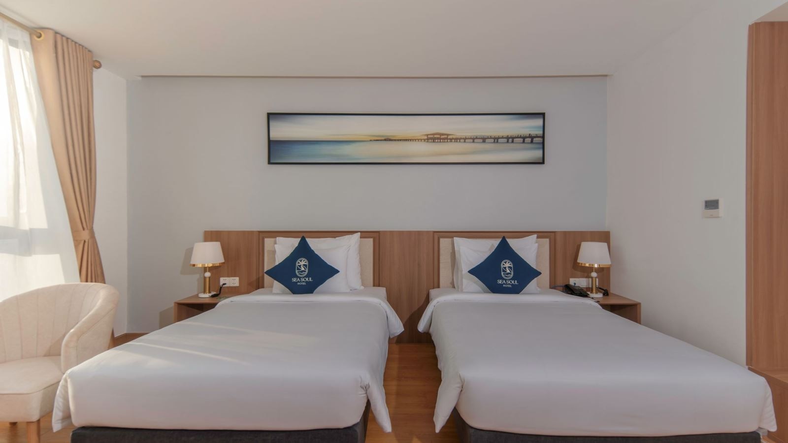 rooms-deluxe-city-view