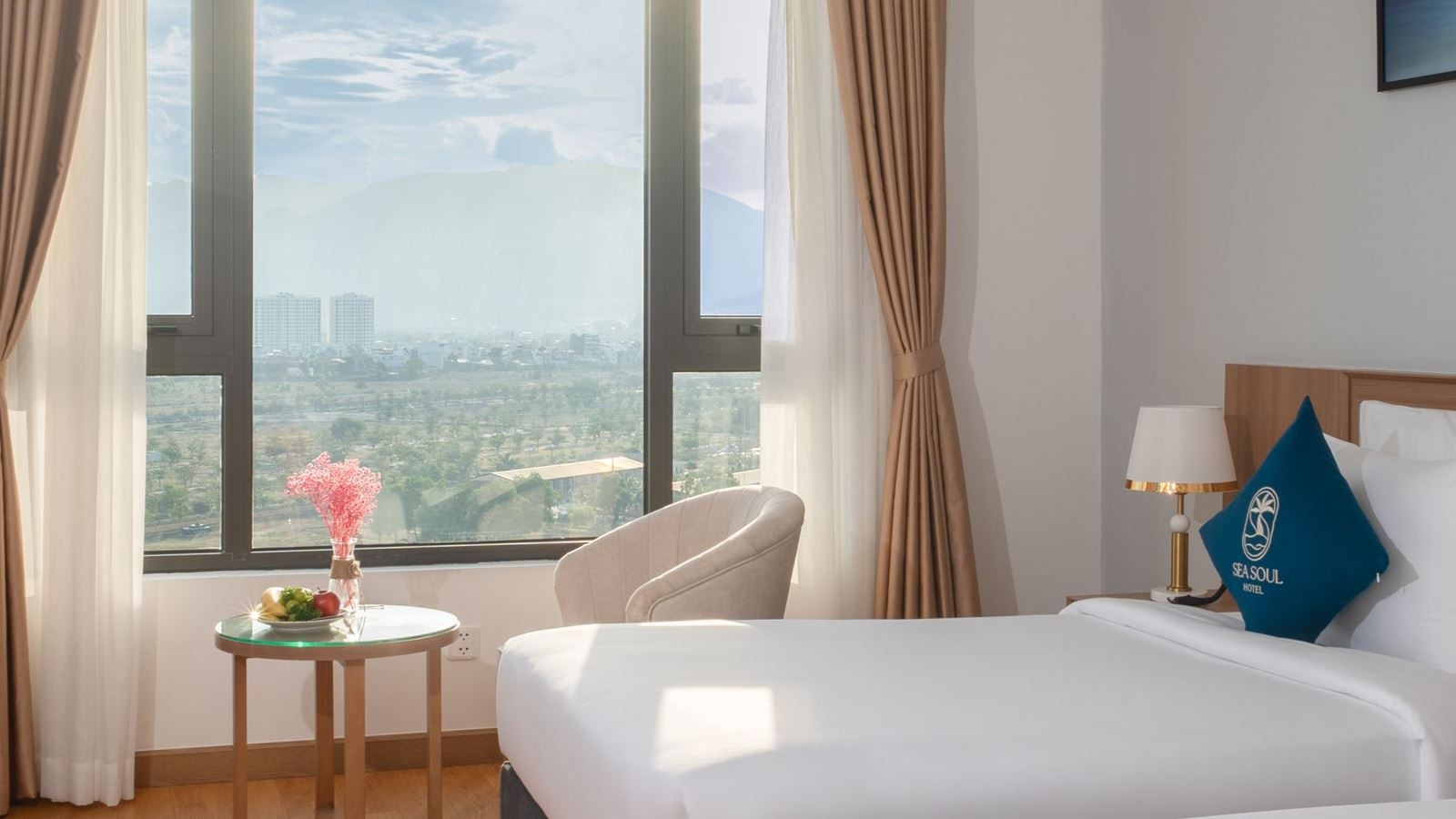 rooms-deluxe-city-view