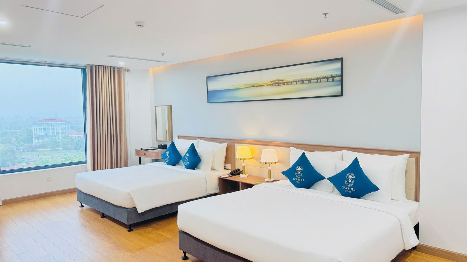 rooms-family-city-view