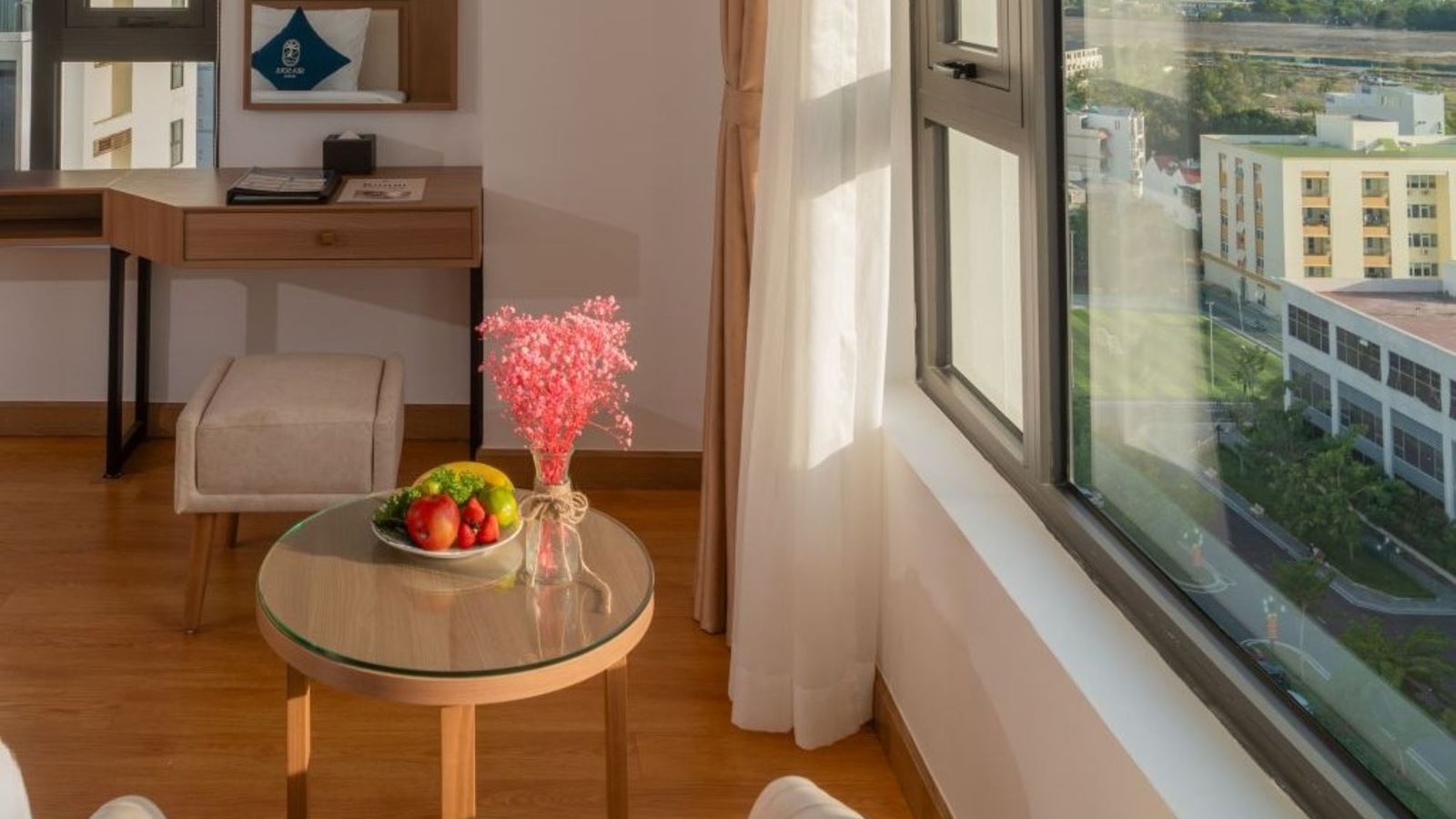 rooms-family-city-view