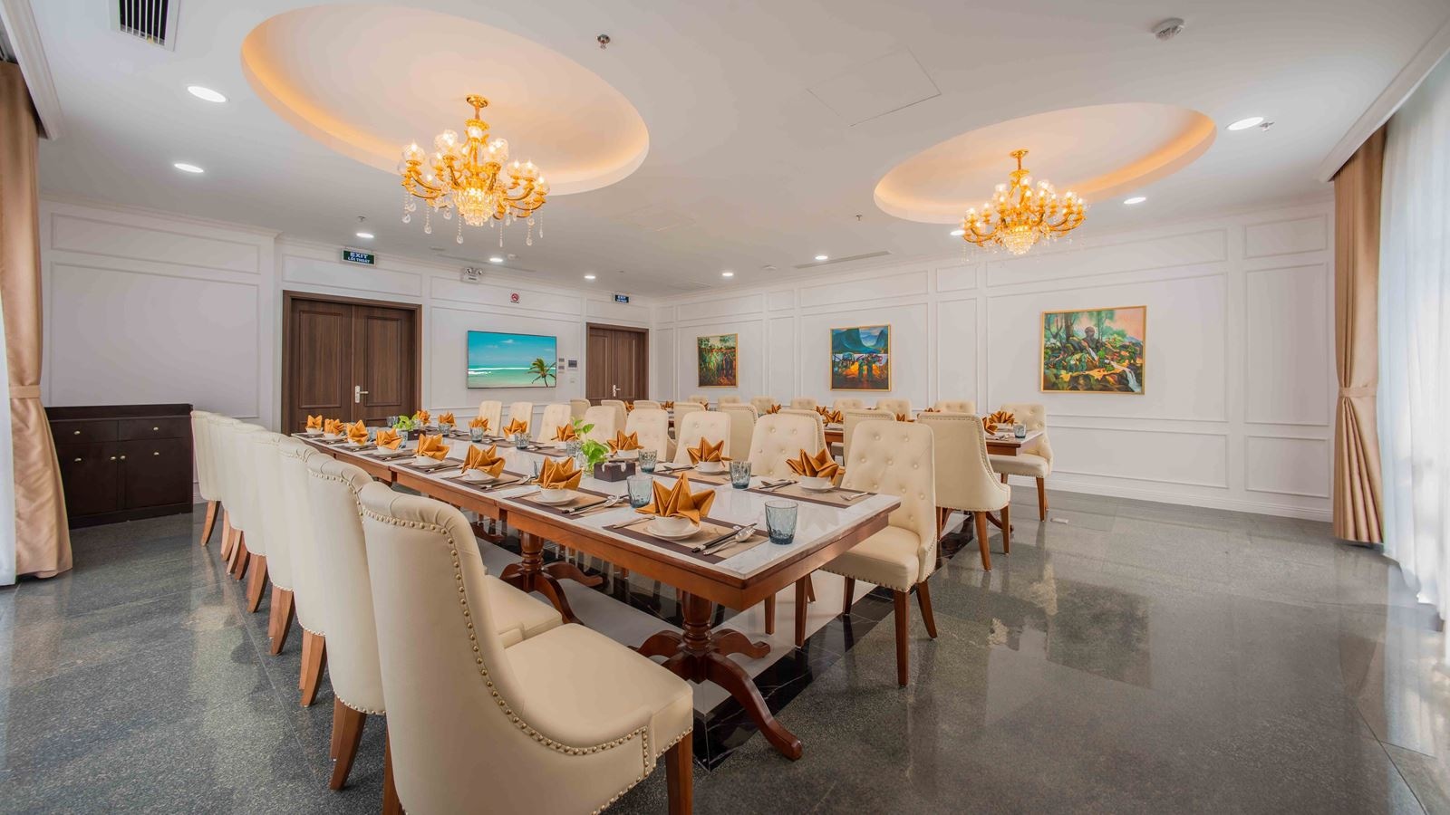 restaurants-restaurant