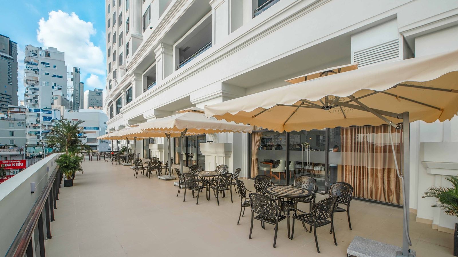 restaurants-restaurant