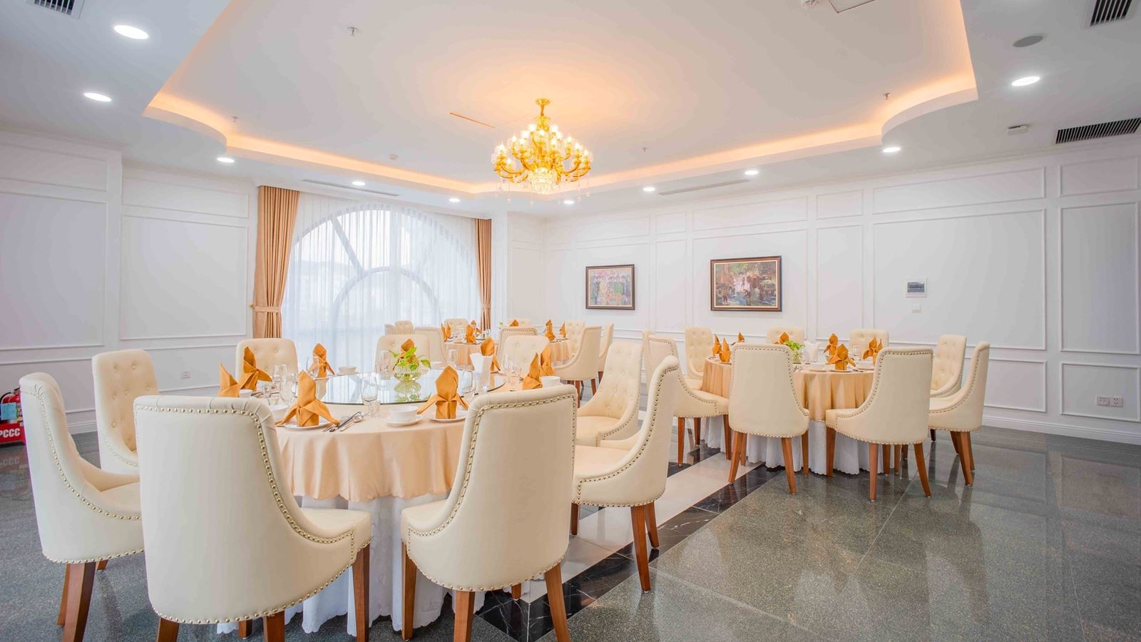 restaurants-restaurant