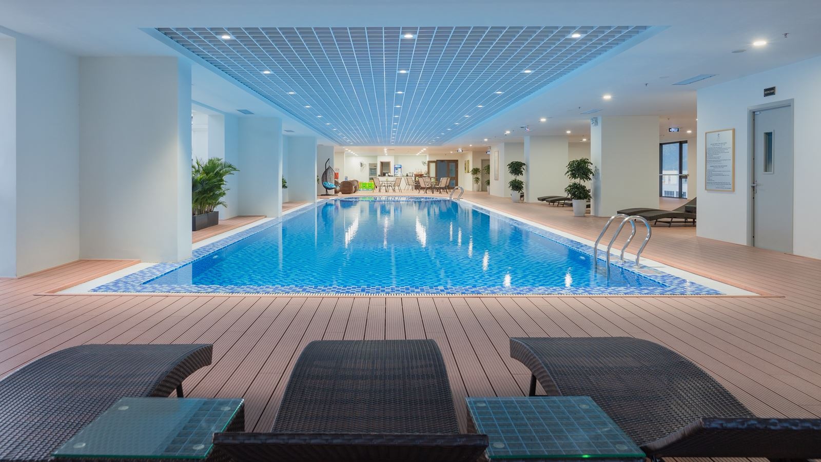 pools-outdoor--indoor-pool