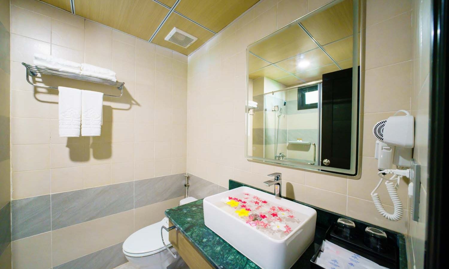 rooms-lotus-premium-triple-with-garden-view