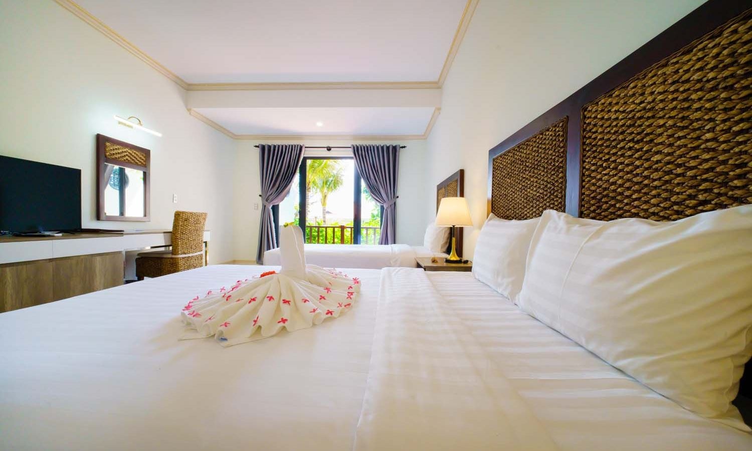 rooms-lotus-premium-triple-with-garden-view