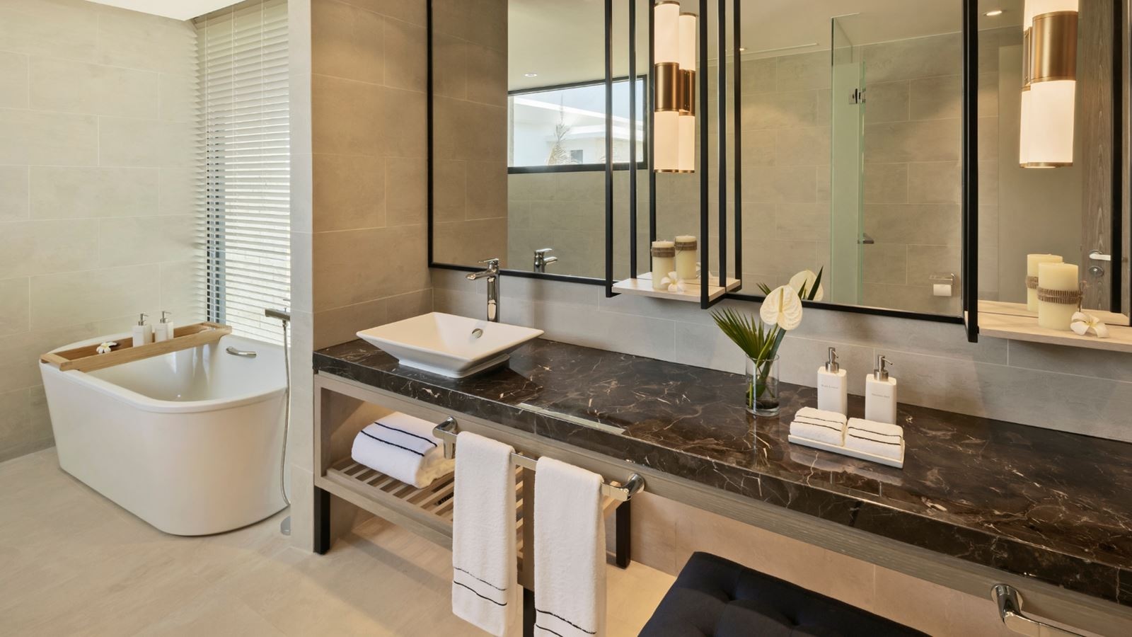 rooms-the-level-3bedroom-lakefront-pool-villa