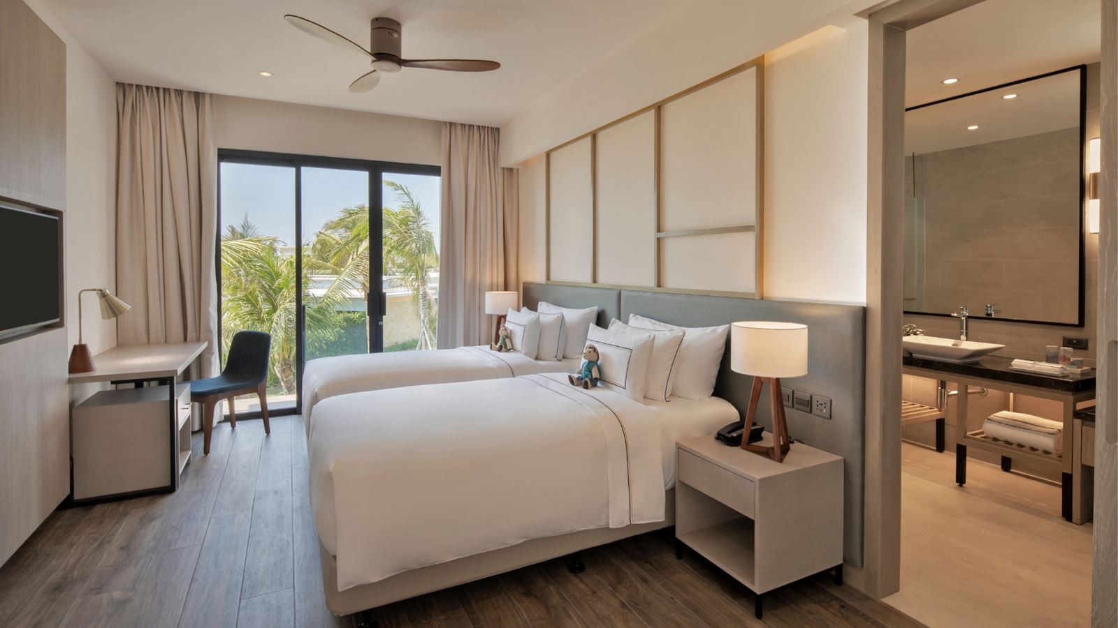 rooms-the-level-3bedroom-lakefront-pool-villa