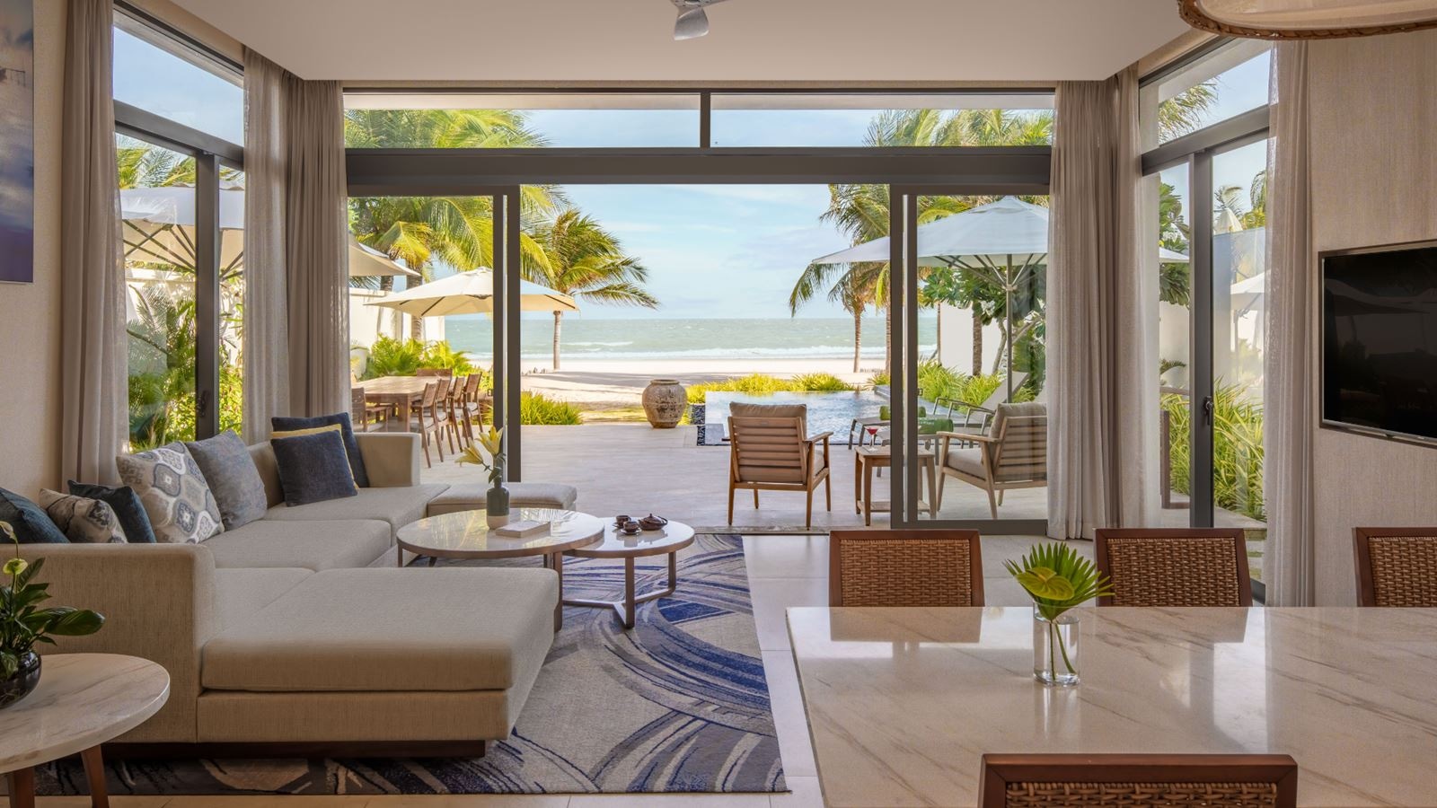 rooms-the-level-3bedroom-beachfront-pool-villa