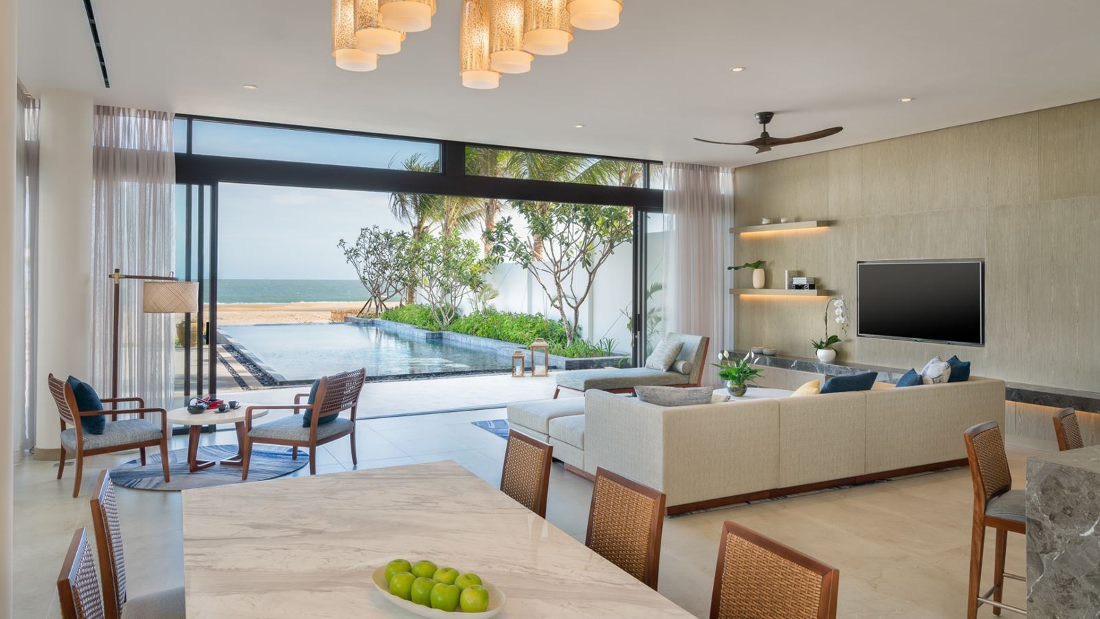 rooms-the-level-4bedroom-beachfront-pool-villa