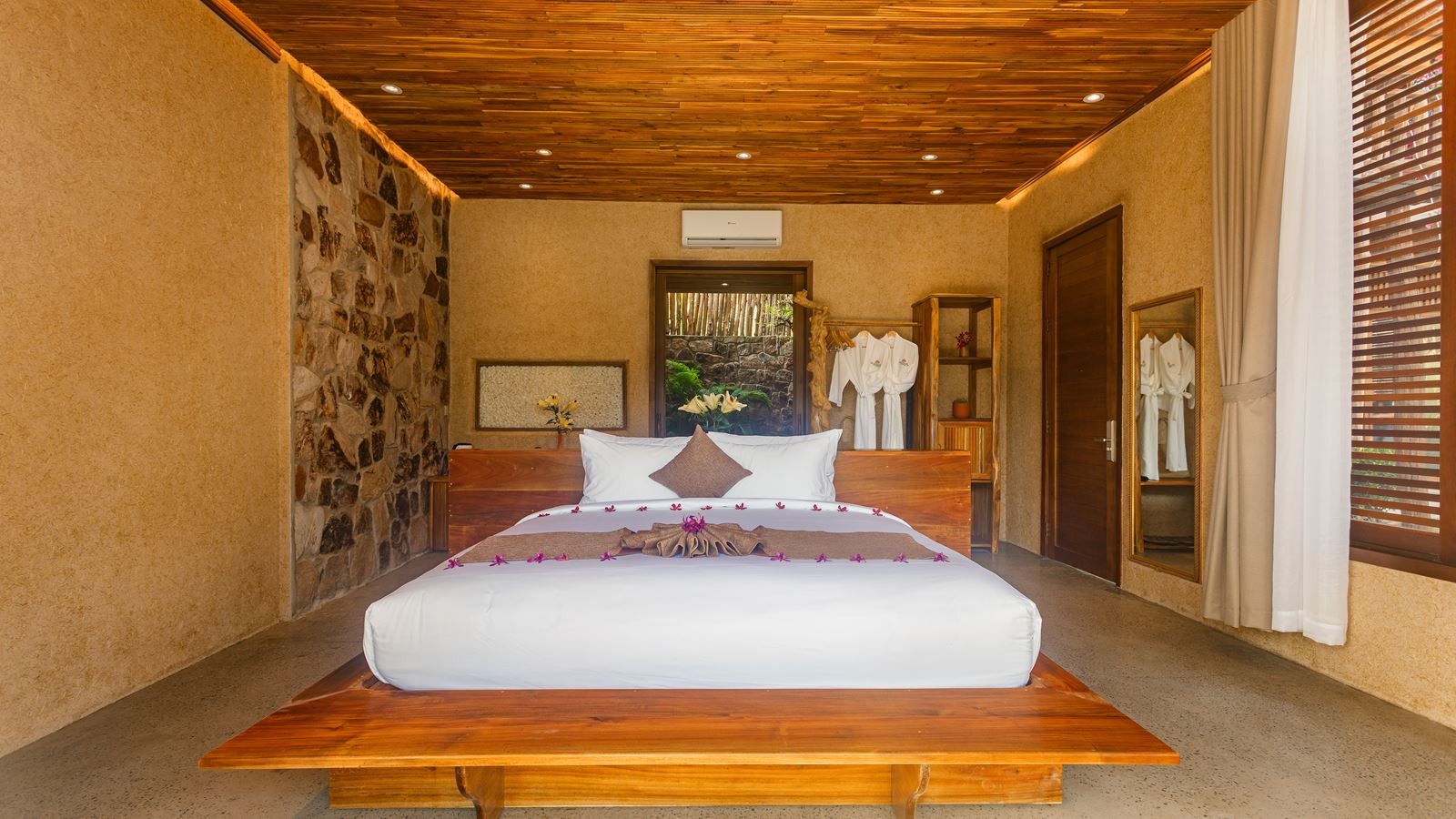 rooms-premium-bungalow-with-garden-view