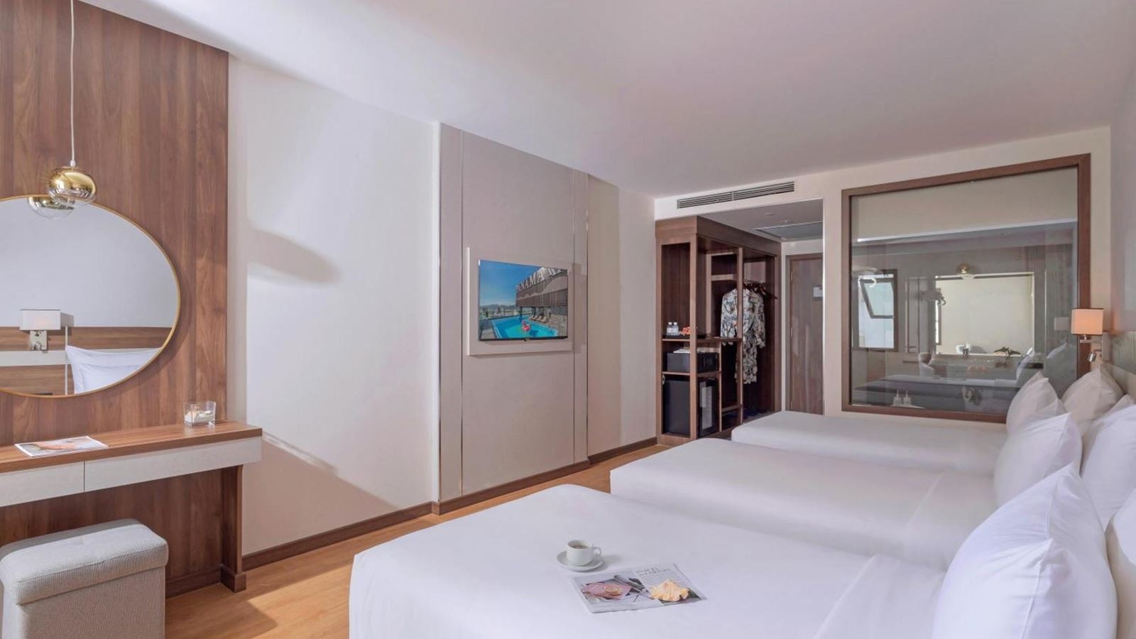 rooms-superior-triple-city-view