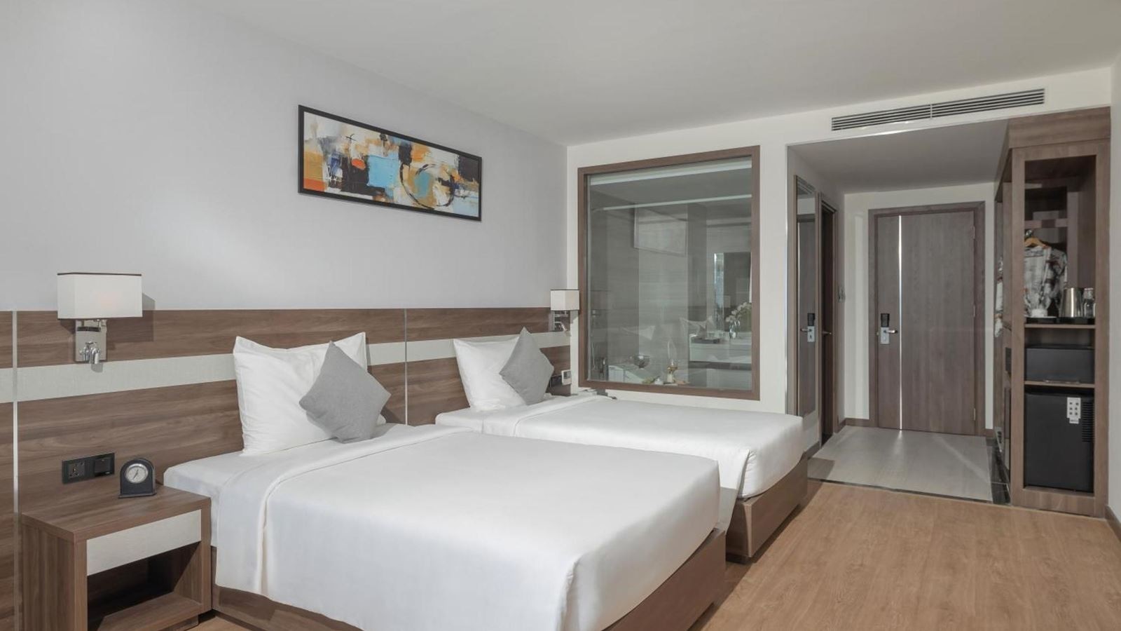 rooms-deluxe-city-view-with-balcony-child-without-extra-bed