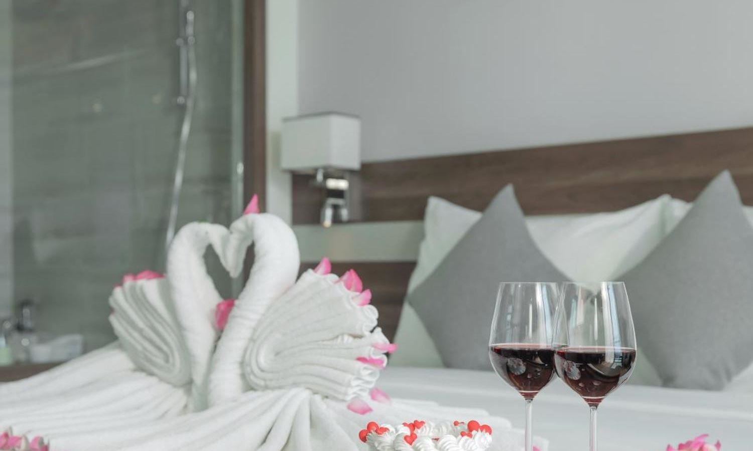 rooms-deluxe-city-view-with-balcony