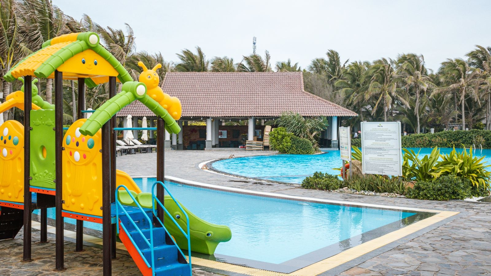 pools-outdoor-childrens-pool