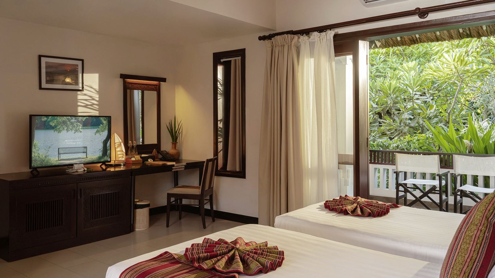 rooms-bungalow-garden-view-balcony