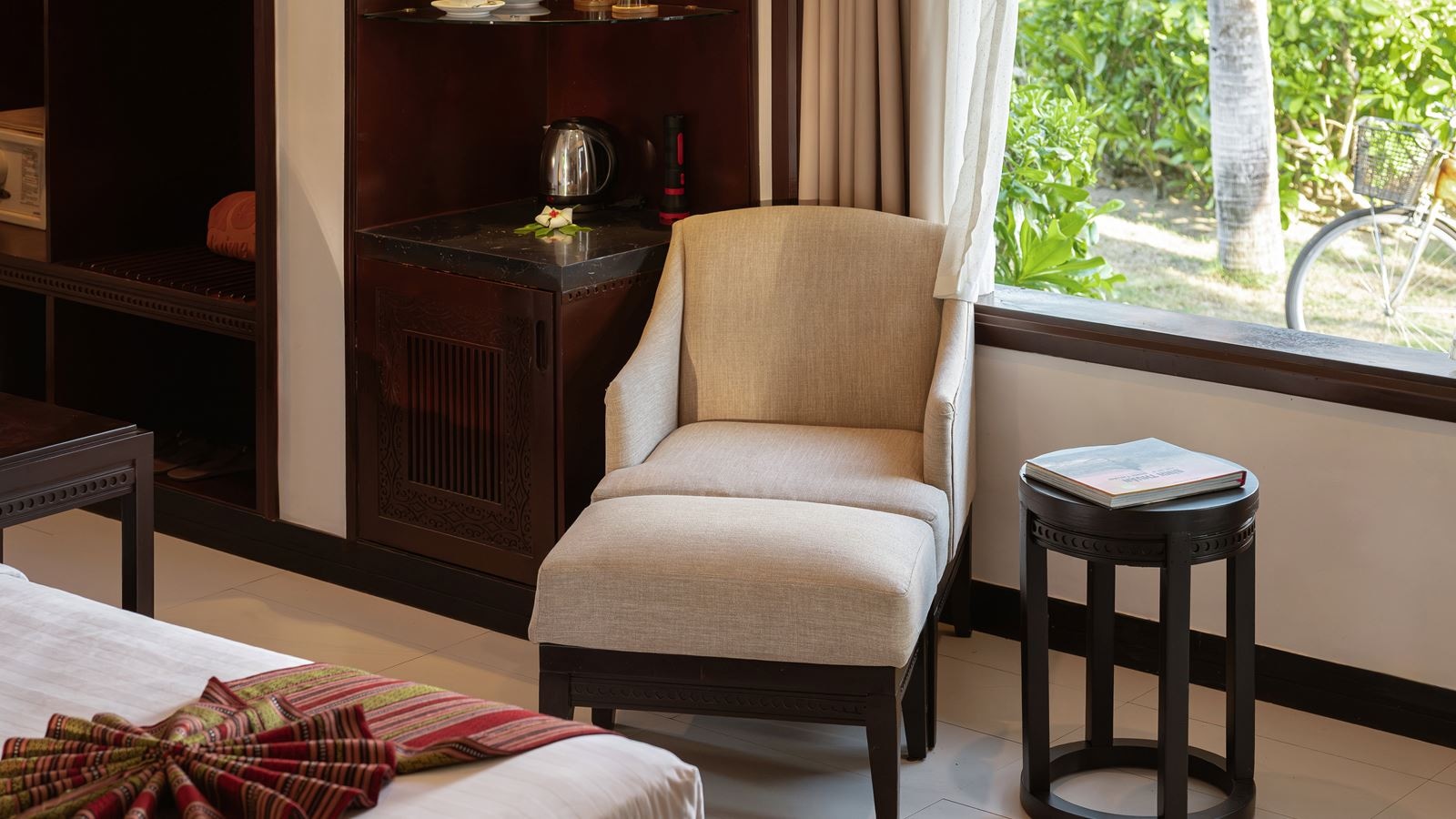 rooms-bungalow-garden-view-balcony