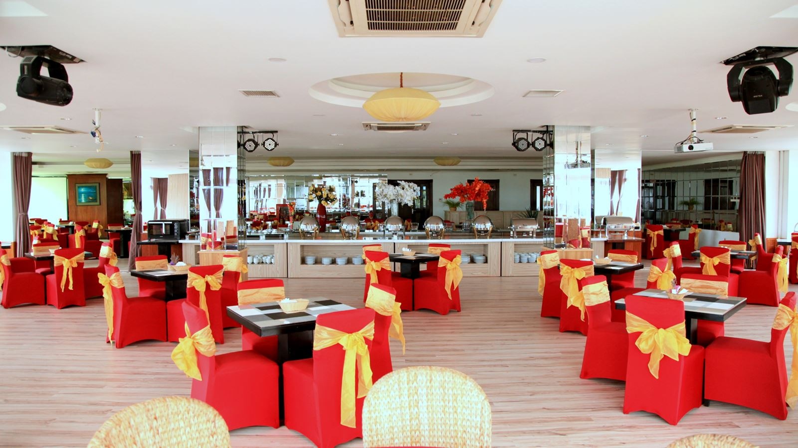 restaurants-the-light-restaurant