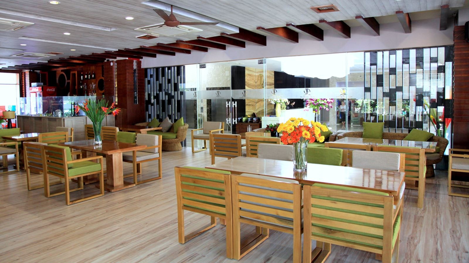 restaurants-the-light-restaurant