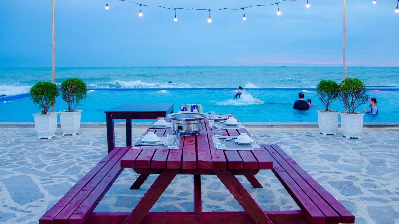 restaurants-rock-beach