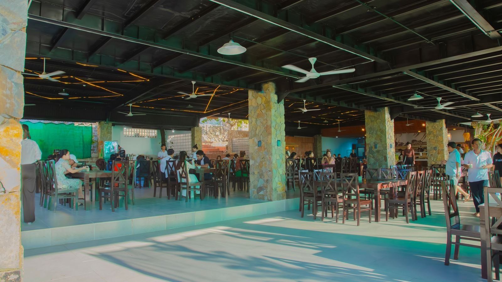 restaurants-rock-beach