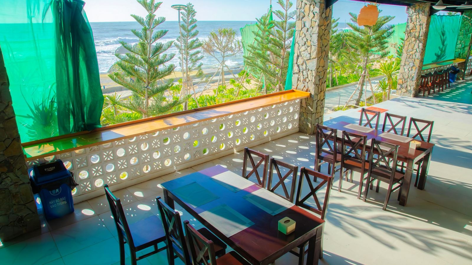restaurants-rock-beach