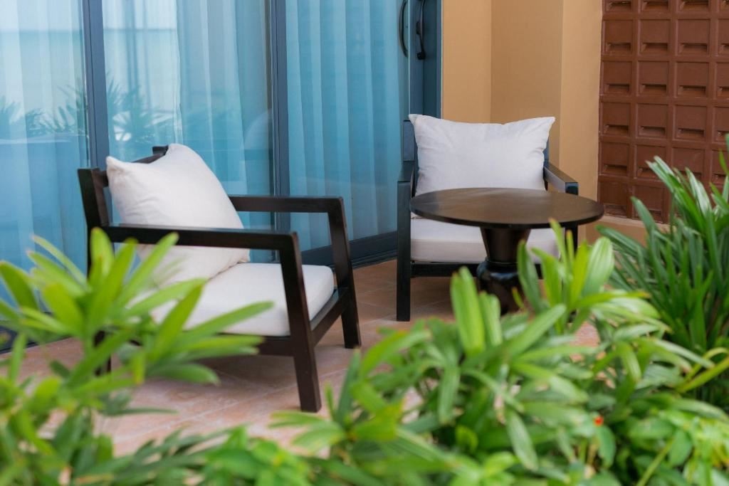 rooms-oceanfront-king-retreat-child-without-extra-bed