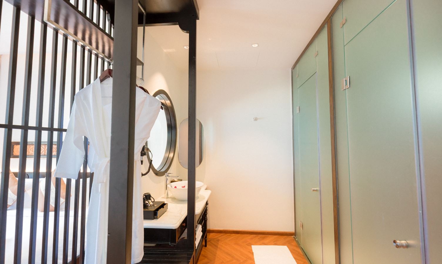 rooms-oceanfront-king-retreat