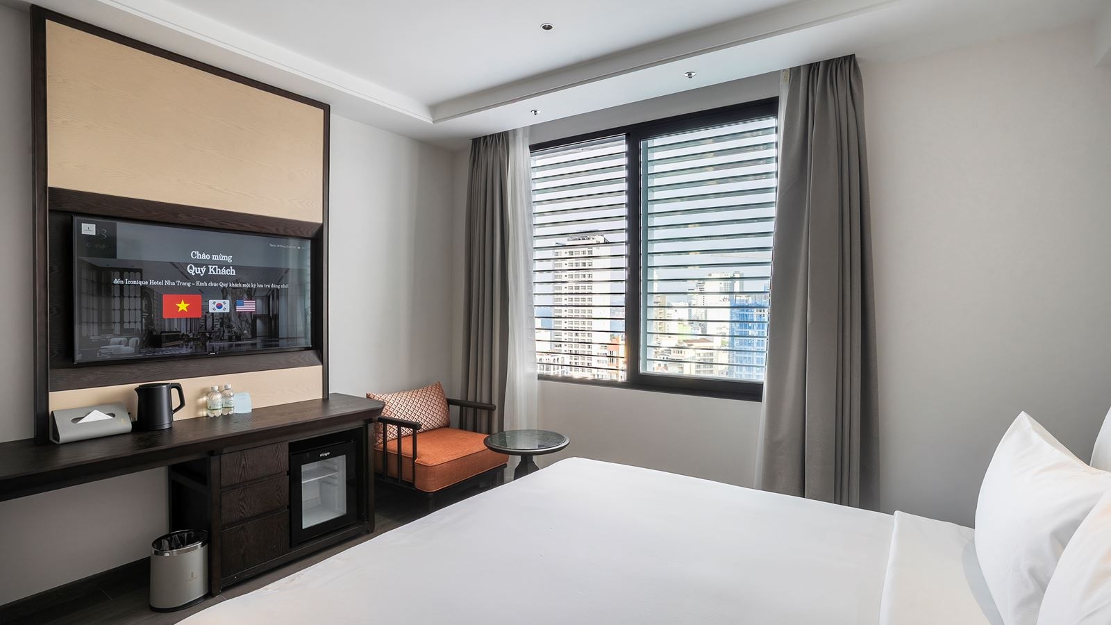 rooms-deluxe-room-city-view