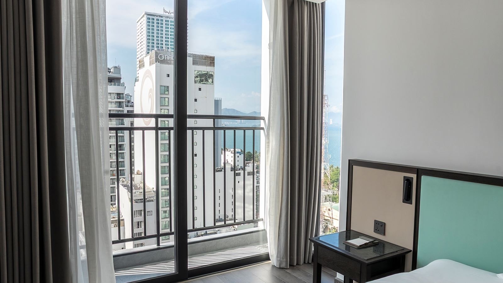 rooms-signature-partial-seaview