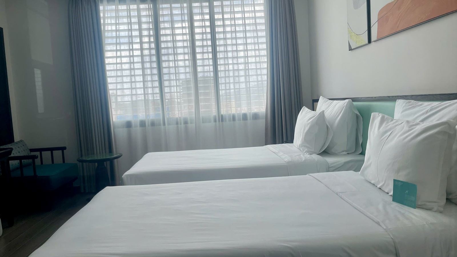 rooms-deluxe-room-city-view