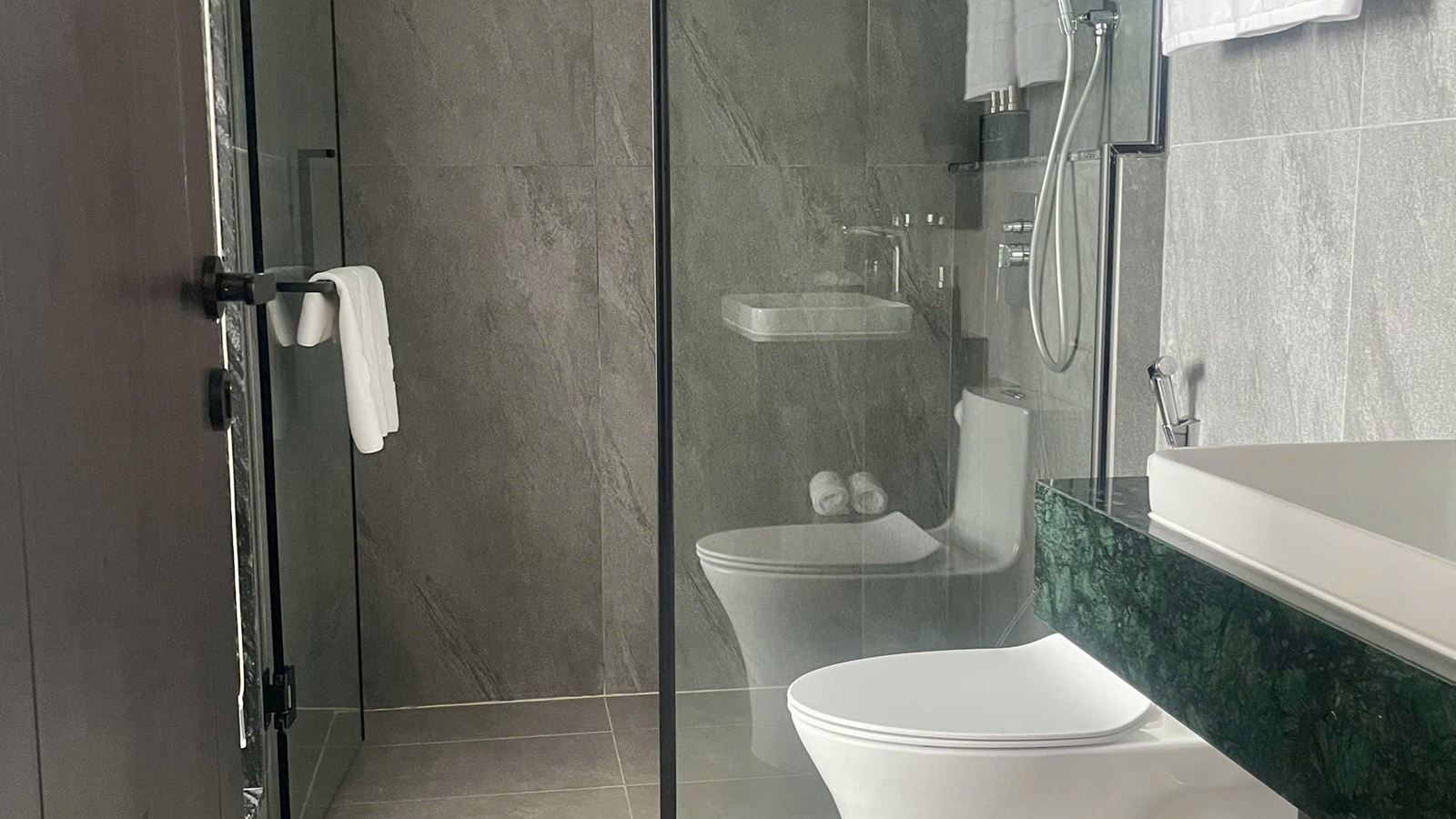 rooms-deluxe-room-city-view-child-without-extra-bed