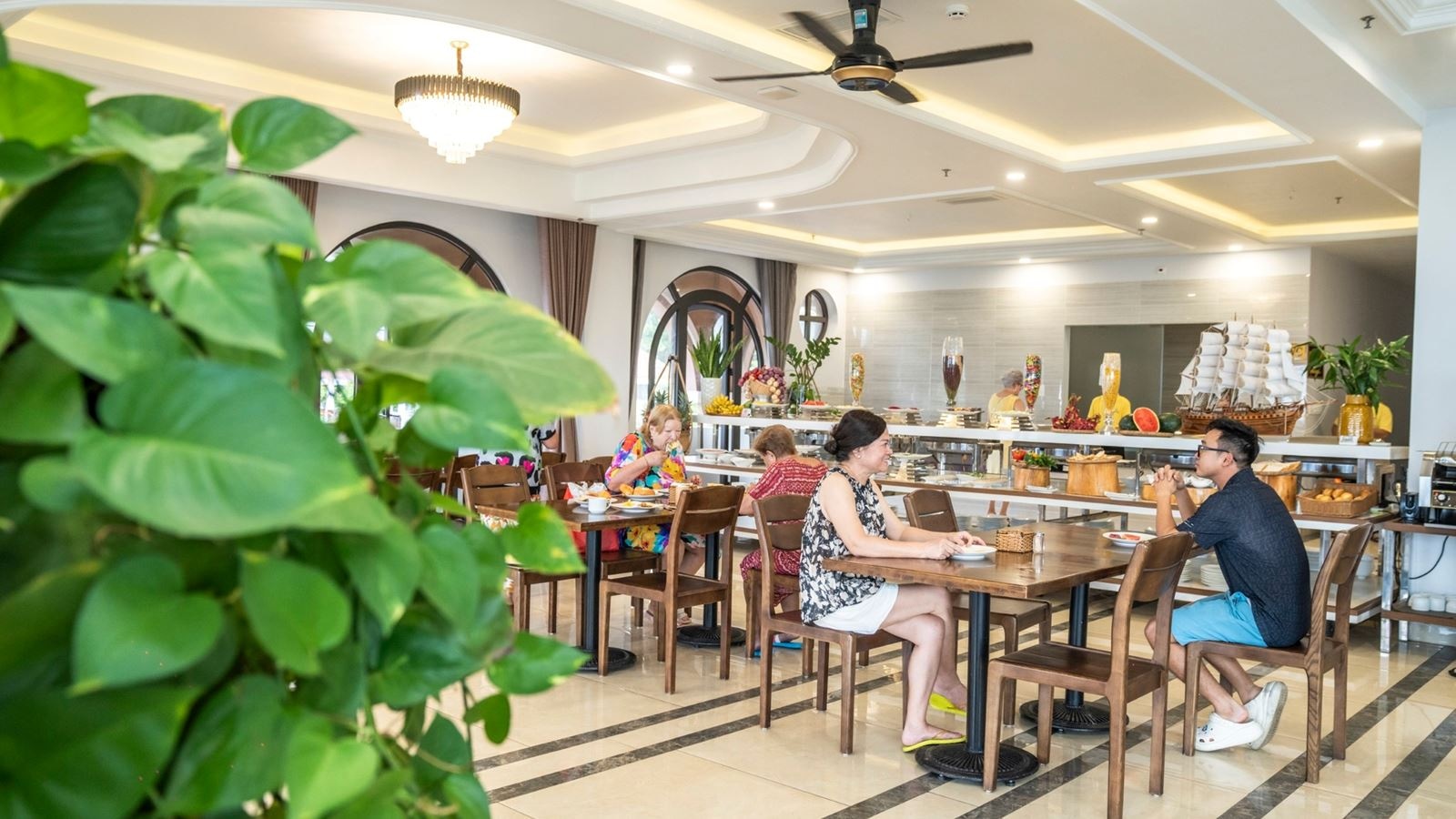 restaurants-maris-beach-restaurant