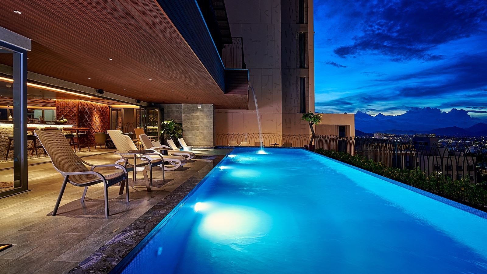 pools-outdoor--indoor-pool