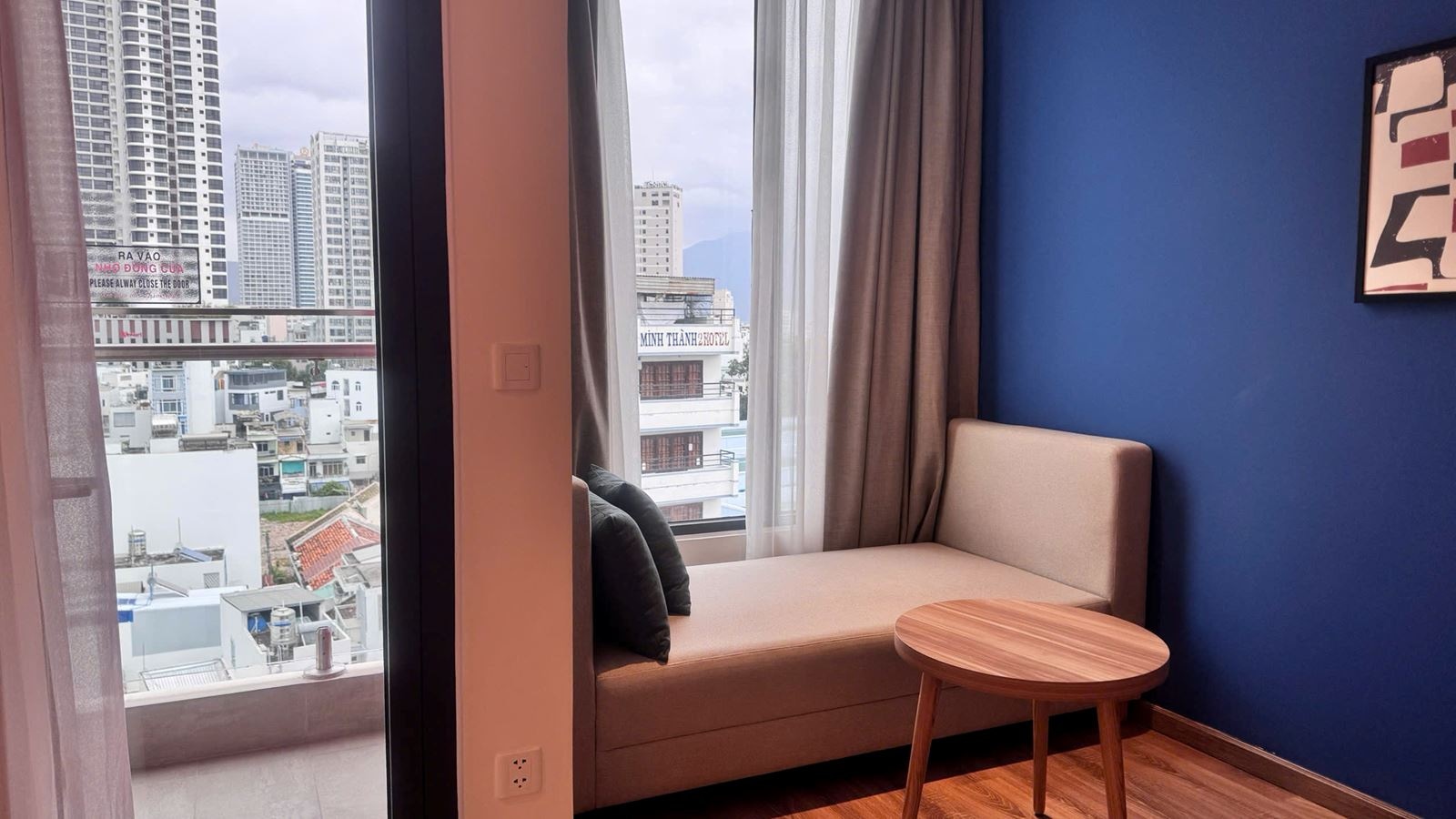 rooms-deluxe-kingtwin-room-with-balcony