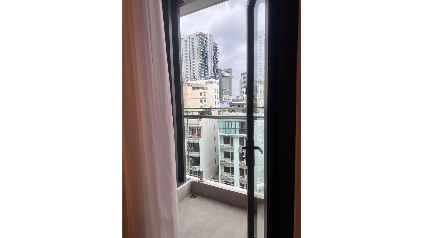 rooms-deluxe-kingtwin-room-with-balcony-child-without-extra-bed