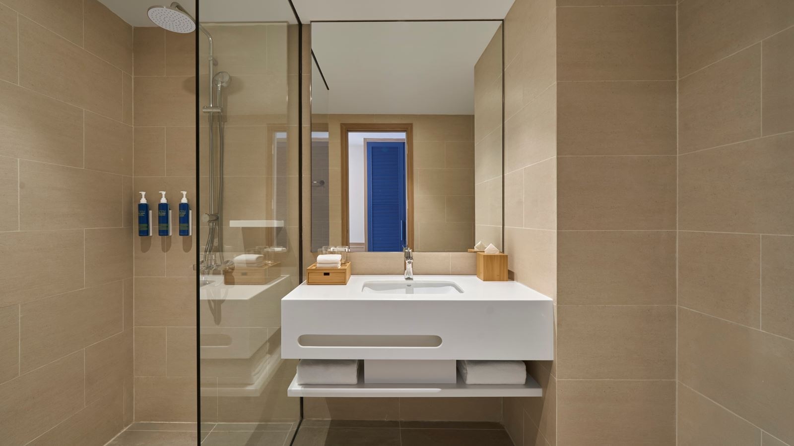 rooms-deluxe-kingtwin-room-with-balcony-child-without-extra-bed