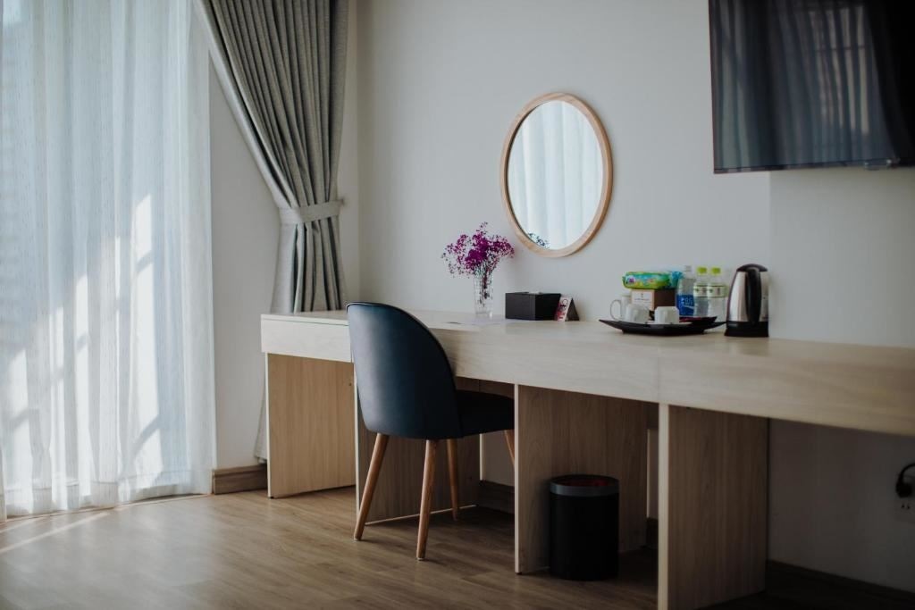 rooms-senior-city-view