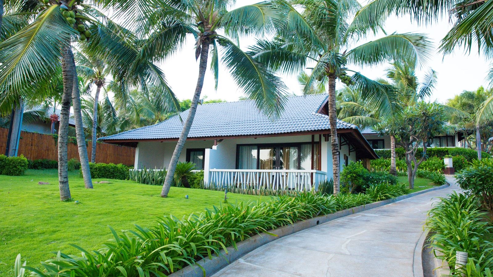 rooms-bungalow-garden-view