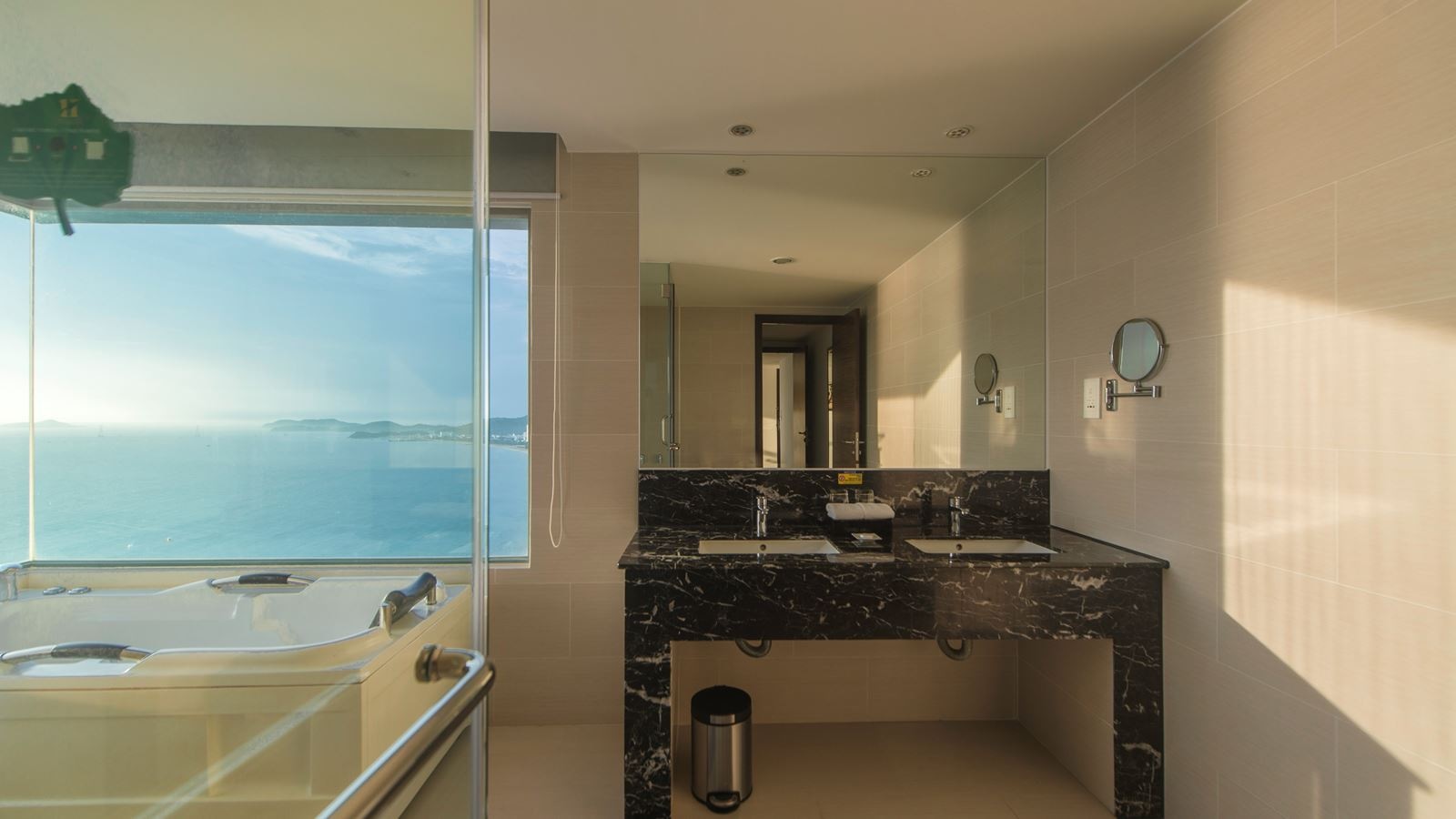 rooms-junior-suite-king