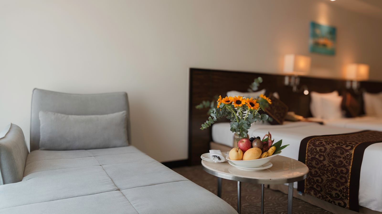 rooms-deluxe-triple-cityview