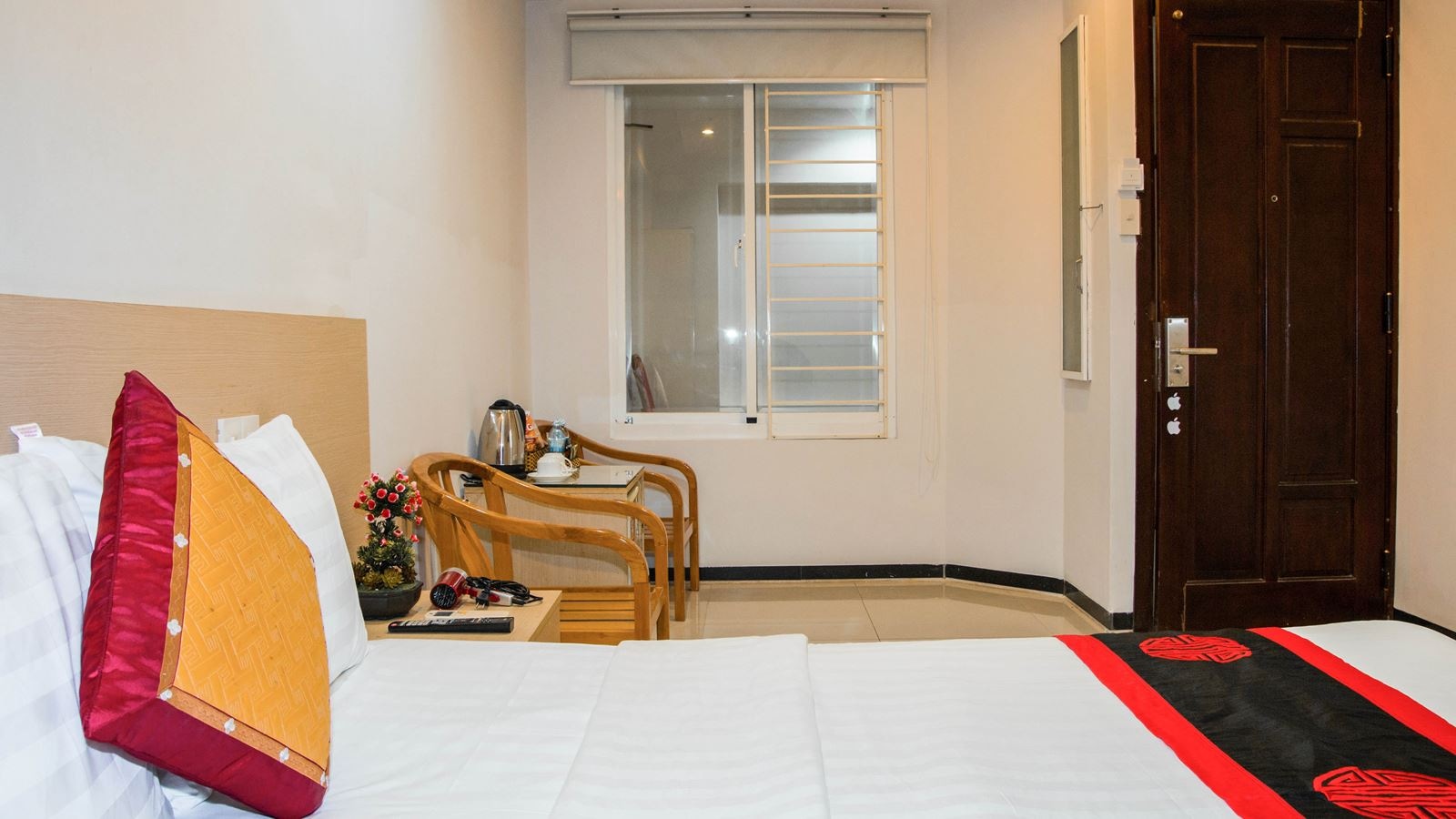 rooms-superior-with-window