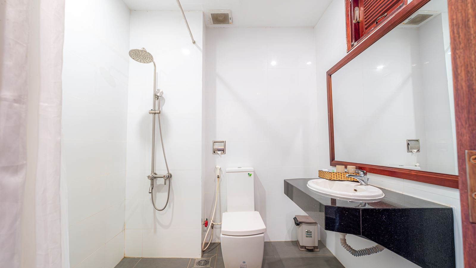 rooms-deluxe-garden-view-with-balcony